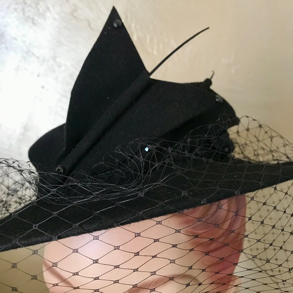 DRAMATIC 1940s BLACK FELT WIDE BRIM HAT WITH 2 FELT \
